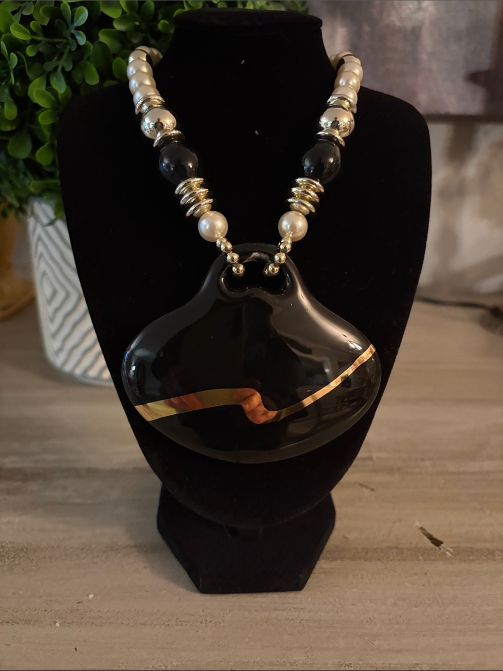 80”s Black and Gold Statement Pendant Necklace - Glass Pendant - Picture 3 of 6